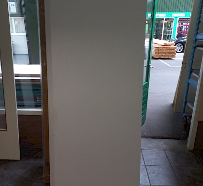 Deur 116 Stompe deur met honingraat 211,5x83 Wit gegrond