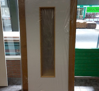 Deur 117 Skantrea Stompe deur met honingraat 201,5x93 Wit gegrond met glasopening 119x24cm