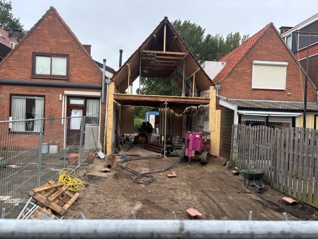 Sloop woningen aan de Molenweg in Volendam